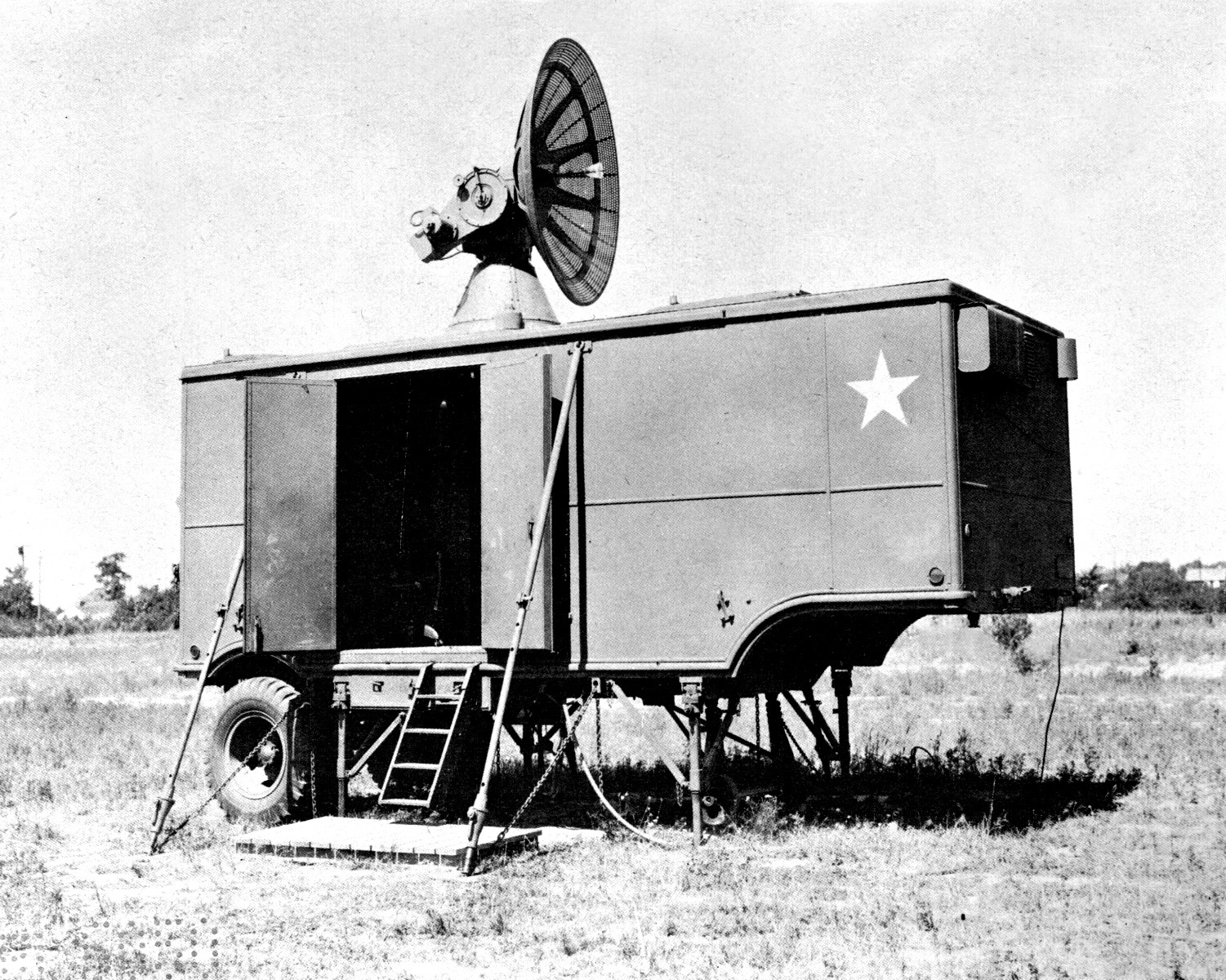 A photograph of a trailer carrying the SCR-584 radar system. 