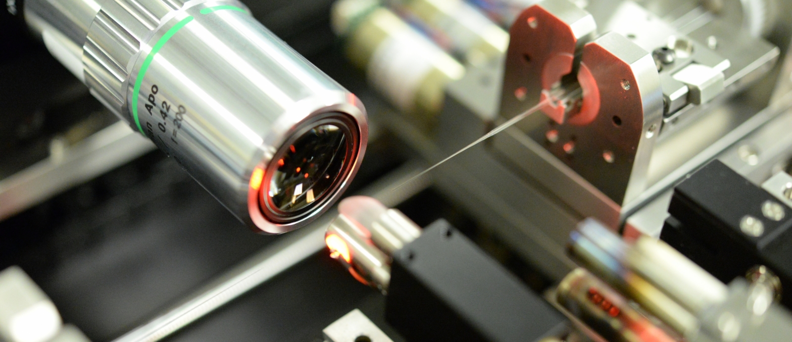 The tip of a photonic lantern is inspected with a microscope objective prior to the lantern’s being spliced to the high-power kW-class fiber. 