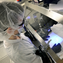 gy GrValerie Finnemeyer of the Advanced Imager Technolooup fabricates a thin-film Pancharatnam phase device (PPD), also called a liquid crystal polarization grating, at a Lincoln Laboratory processing facility. Image courtesy of the research team. 