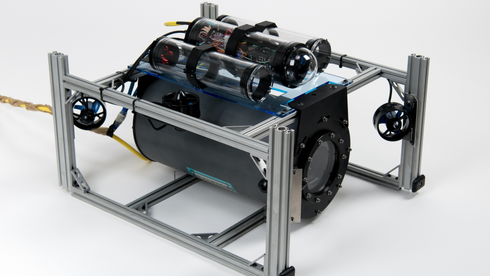 The Laboratory's novel optical communication system was integrated on a robotic undersea vehicle.