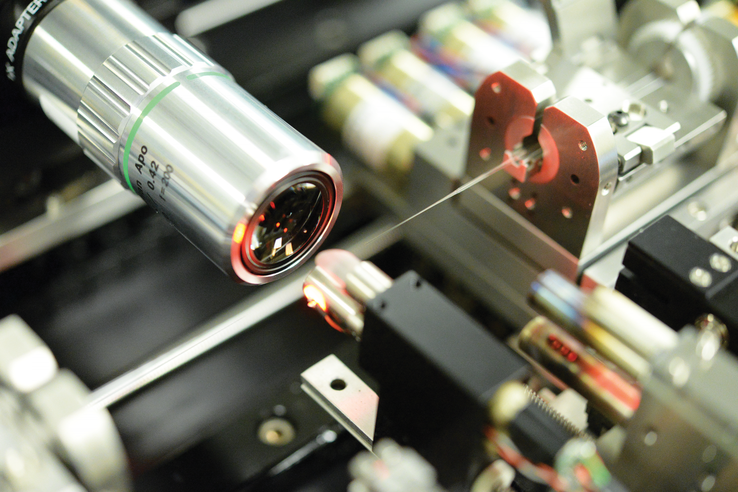 The tip of the photonic lantern is inspected with a microscope prior to being spliced into a kilowatt-class amplifier.