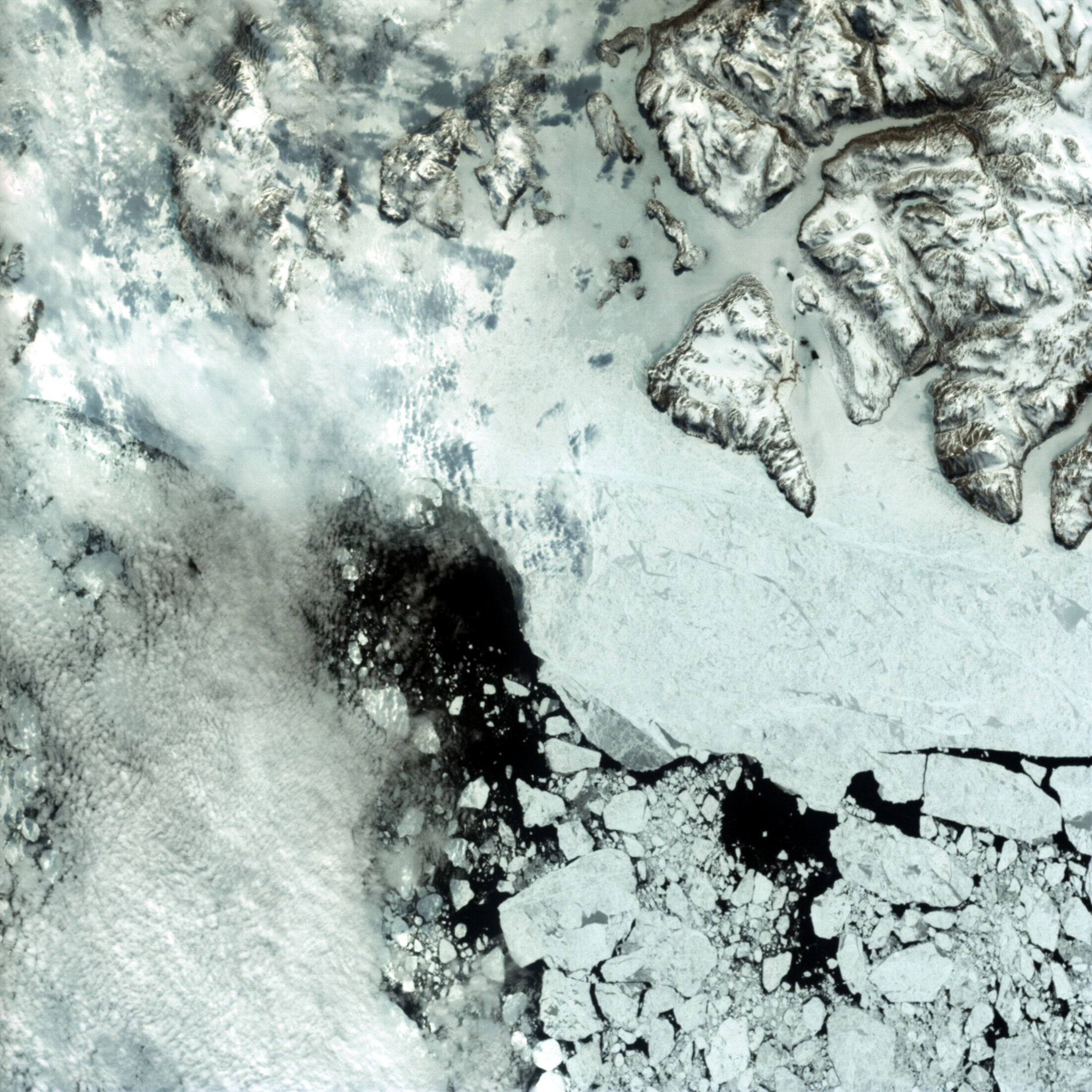 On June 7, AMS took a photo of Baffin Bay near Greenland as part of a project to track ice melting in this area over the summer. 