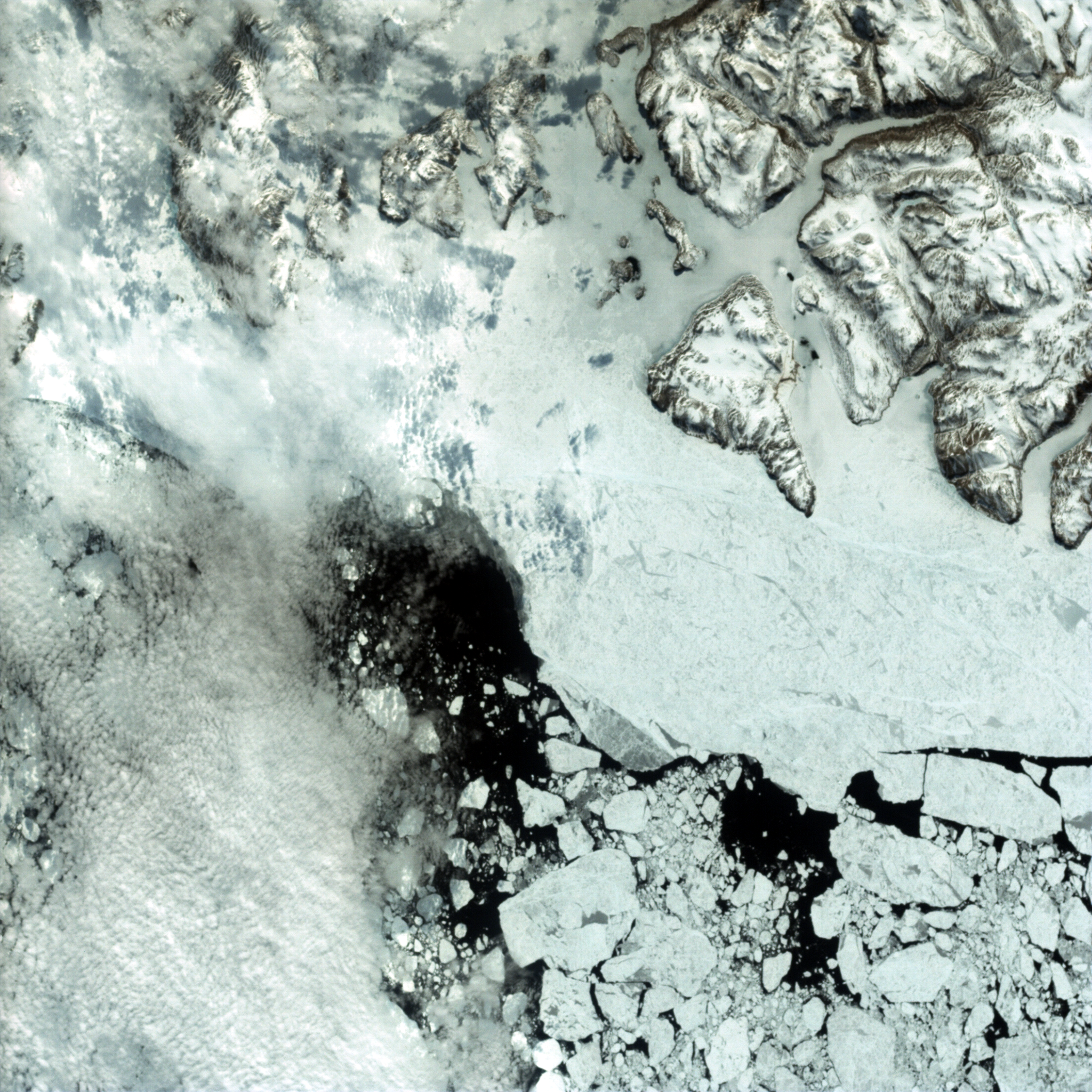 On June 7, AMS took a photo of Baffin Bay near Greenland as part of a project to track ice melting in this area over the summer.
