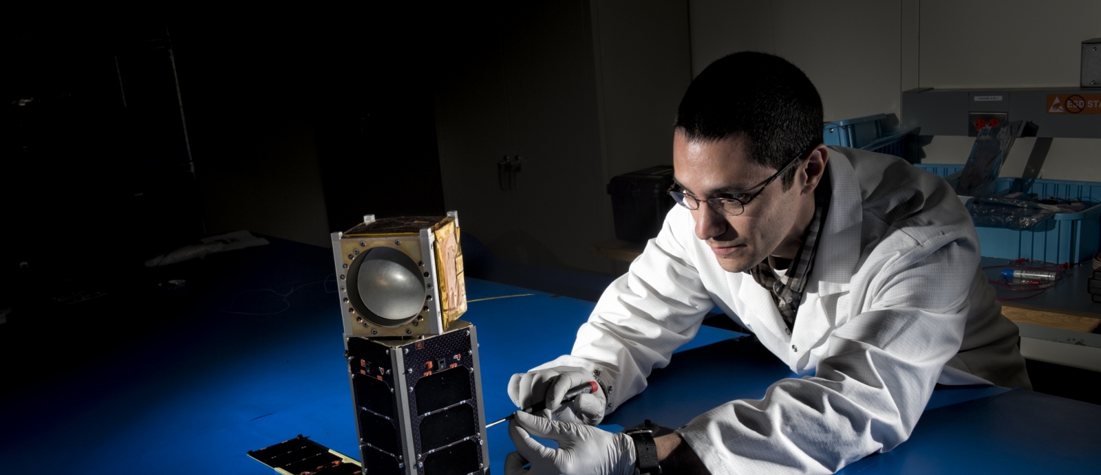 Mike DiLiberto leanes next to the MicroMAS-2A cubesat.