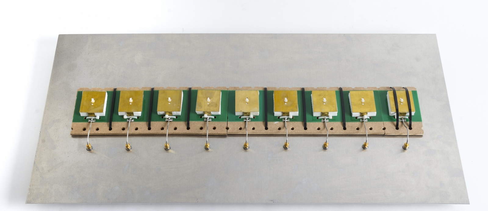 Antenna for Lincoln Laboratory's in-band full-duplex phased array system