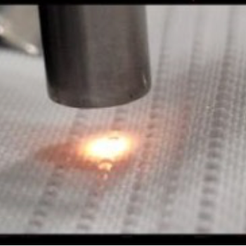 Photo of a device detecting the spectral response of a photonic fiber integrated into a fabric