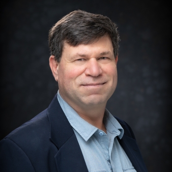 Formal portrait of Pablo Hopman.