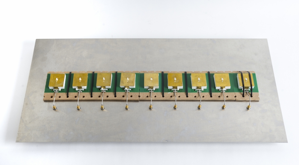 Antenna for Lincoln Laboratory's in-band full-duplex phased array system