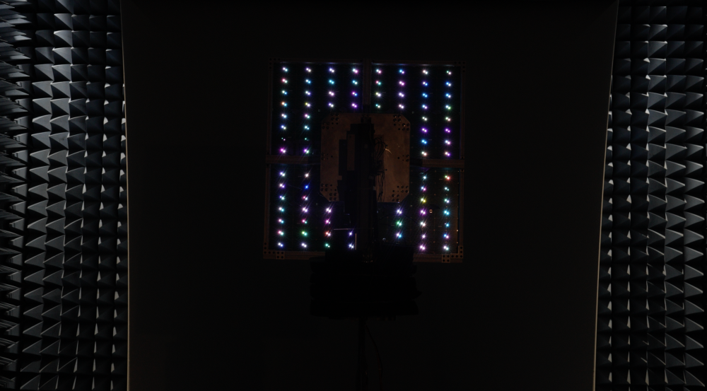 A video of an antenna with flashing lights.