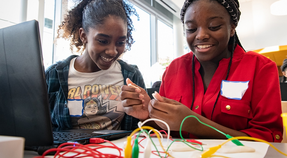 Young girls build a closed circuit during a G.I.R.L. workshop