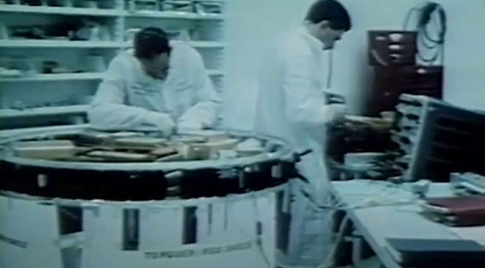 LES-5, like its predecessors, was powered via solar energy. Researchers work on sensors.