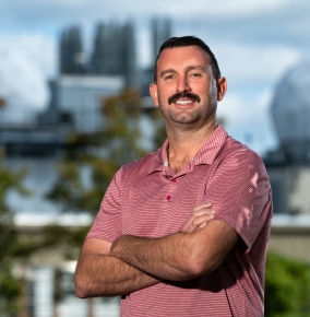 A photo opf Stephen Varney outside of the Laboratory.