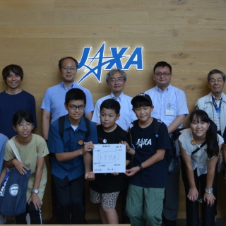 Commemorative photograph with the Children's Selection Committee members.
