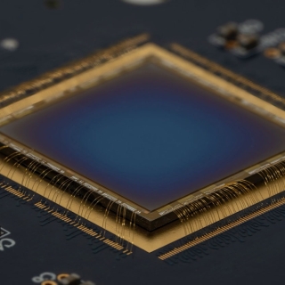 a photo of an integrated circuit package